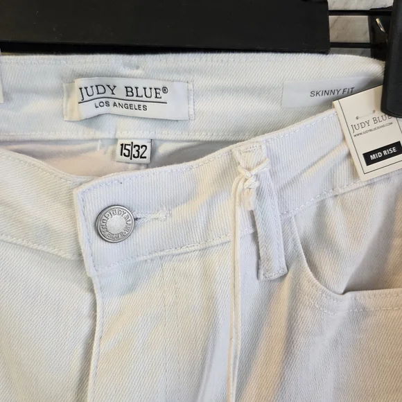 NWT Judy Blue Women's White Cropped Jeans - Picture 2 of 7